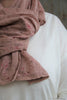 Les Ours Schal PAULINE im dunklen altrosa mit Flowerprint (liberty old pink) - softe Baumwolle