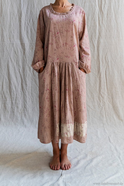 Les Ours Kleid AIRELLE in dunklem altrosa mit zartem Flowerprint (liberty old pink) - reine Baumwolle