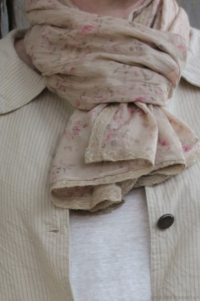 Les Ours Schal PAULINE in beige mit Flowerprint in altrosa (liberty beige pink) - softer Baumwoll-Voile