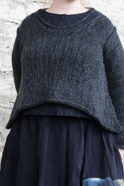 Esmeralda Pullover YVES im dunklen Oliveton - softe Wolle aus Merino, Alpaka & Mohair1