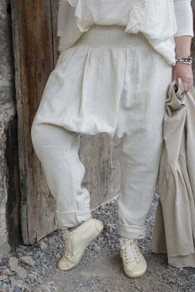 Les Ours Sarouel-Hose SALAK in altweiss (ecru) - reine Baumwolle in grober Struktur2