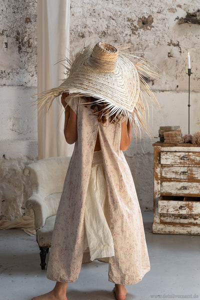 Les Ours langes Kleid LITCHI in beige mit Flowerprint in altrosa (liberty old pink) - softe Popeline aus Baumwolle