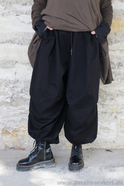 Pluslavie / Plü schwarze Hose im ballonigen Schnitt - Baumwolle & Elasthan